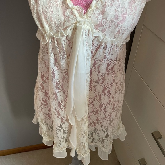 Ruffle front chemise - Picture 3 of 8